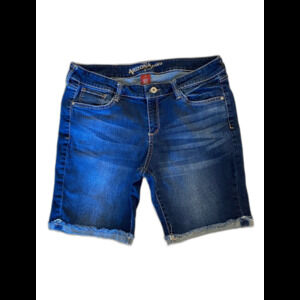 Arizona Jeans Size 13 Womens Denim Distressed Cuffed Shorts Vacation Travel Pool